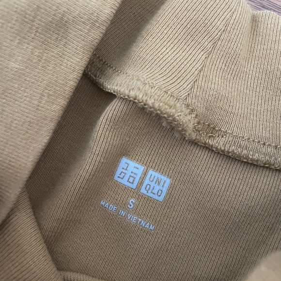 UNIQULO Form Fitting Mock Neck- red and yellow - Picture 3 of 4